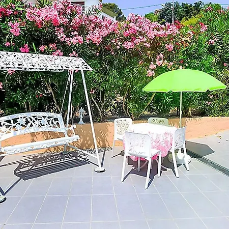 5 Pièces Avec Piscine Privée Près De La Au Lavandou - Fr-1-251-852