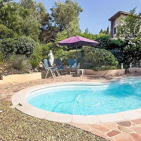 Hébergement de vacances 5 Pièces Avec Piscine Privée Près De La Au Lavandou - Fr-1-251-852