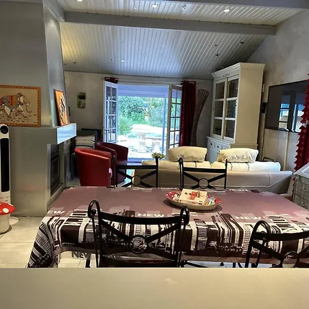 Holiday home 5 Pieces Avec Piscine Privee Pres De La Au Lavandou - Fr-1-251-852