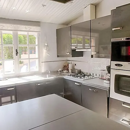 5 Pieces Avec Piscine Privee Pres De La Au Lavandou - Fr-1-251-852 * Le Lavandou