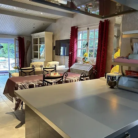 Nyaraló 5 Pieces Avec Piscine Privee Pres De La Au Lavandou - Fr-1-251-852